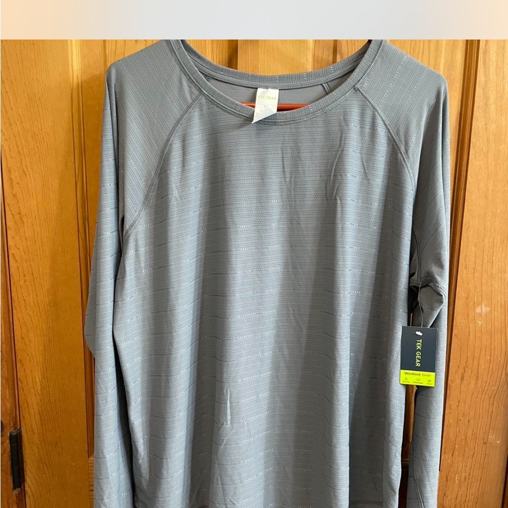 Tek Gear Gray Long Sleeve Women’s Tee